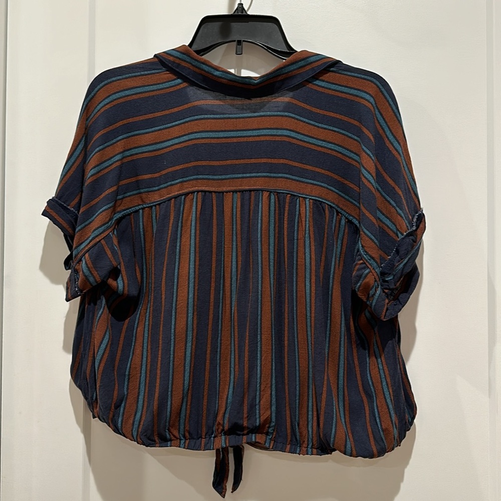 Striped Button up crop top - Picture 4 of 6